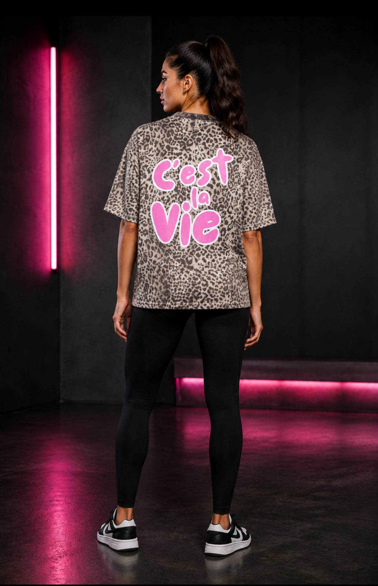 KAPOW® C’EST LA VIE Leo Tee